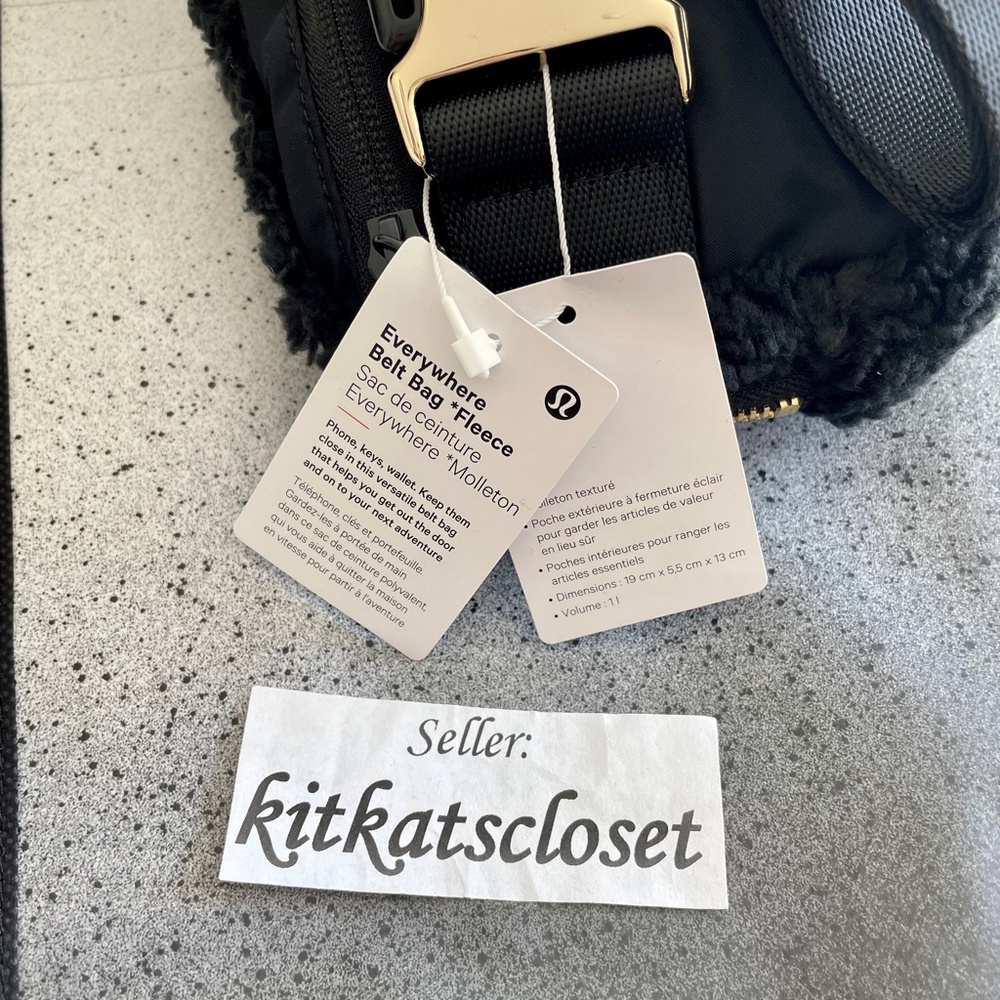 🆕 *GOLD HARDWARE* NWT 2022 lululemon everywhere belt bag fleece EBB 1L - black - Picture 5 of 9